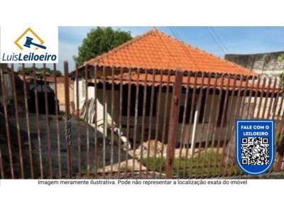 LOTE 098 - Casa e respectivo terreno, Lote nº 03 da Quadra º 19, na Rua Pirapora, Presidente Venceslau/SP. Com área total de 450,00m² e construída de 192,49m² (segundo a Prefeitura).
