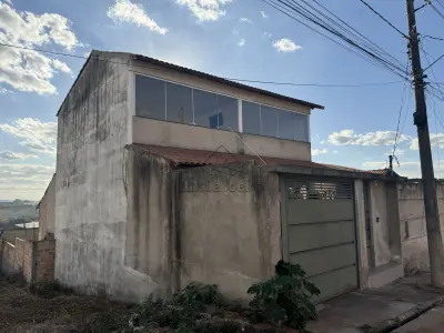 Lote 001 - um lote de terreno, de n.º 07 (sete) da quadra o, com área de 275,00m², dentro do lote uma casa com dois pavimentos com area edificada de 1