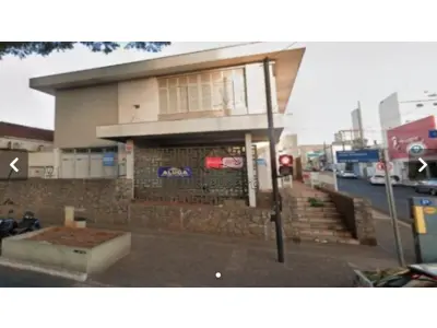 LOTE 00882 - Imóvel Residencial - Quota parte do imóvel residencial situado na Avenida João Pinheiro, nº 860, esquina com a Rua Quintino Bocaiúva, Urbelândia/MG, com área de terreno de 294,80 m² e área construída de 268,25 m². (PARCELAMENTO EM ATÉ 60 MESES)
