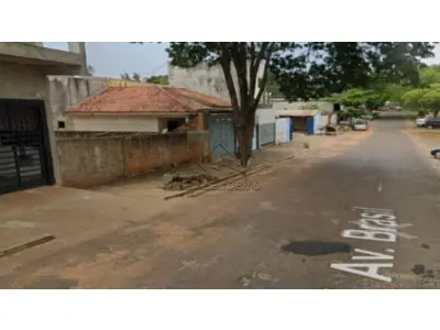 LOTE 000 - CASA - Casa e anexo edificada no lote nº 02 da Quadra 37, com área total de 675,00m², sendo área da casa 190,00m² e do anexo 40,00m², localizada na Av. Brasil, em frente Garagem Central Multimarca do Paulinho, município de Mundo Novo/MS