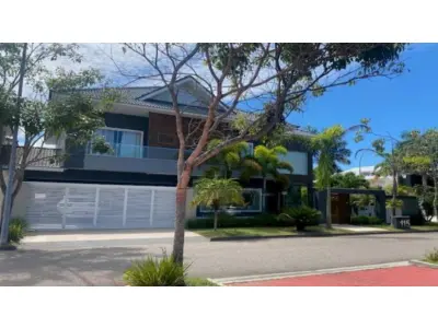 LOTE 000 - CASA DE CONDOMÍNIO - Casa de alto padrão com 2 pavimentos e área total de 681,00m², localizada no Condomínio Quintas del Lago, Rua Ernani Vasconcelos, 115, Barra da Tijuca, Rio de Janeiro/RJ