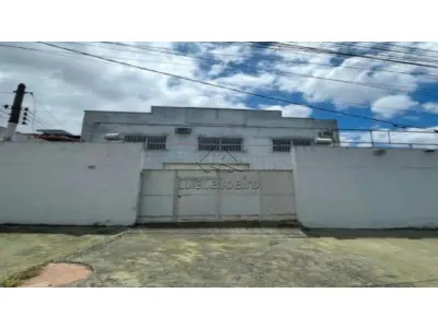 LOTE 02302 - GALPÃO - Galpão com dois pavimentos, medindo 9,80m de frente e de fundos e 38,50m de extensão do lado direito e esquerdo, localizado na Rua Macambira, nº 34, Bento Ribeiro, Rio de Janeiro/RJ.