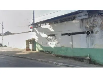 LOTE 0041 - IMÓVEL INDUSTRIAL - Área E-10, situada em Jacaraípe, Distrito de Carapina, com área total de 4.980,00m², contendo um galpão comercial e benfeitorias com 890,00m² de área construída, localizado no município de Serra/ES