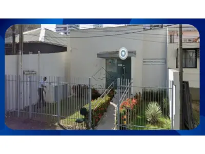 LOTE 000 - PRÉDIO COMERCIAL - Área construída de 490,96m², Rua Artur Gonçalves, nº 132, Bairro Torre, Recife/PE, funcionando como clínica médica com 04 consultórios, recepção, 06 banheiros, 03 salas de exame, 01 copa e 01 sala de administração