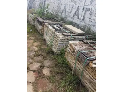 LOTE 000 - Palets de Pedra Mineira/ Compressor de Ar/ Lixadeiras Angulares