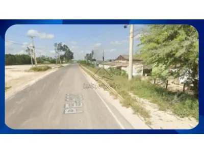 LOTE 032 - GLEBA DE TERRAS - Com edificações, margens da PE-630, KM 03, Área Industrial, Trindade/PE, medindo 64m de frente, 104m de fundos e 608m de ambos os lados