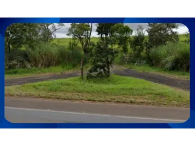 LOTE 033 - SÍTIO - 1/3 do imóvel agrícola denominado Chácara Colina, com benfeitorias, localizado na Rodovia Raposo Tavares Km-310, município de Piraju/SP (PARCELAMENTO EM ATÉ 60 MESES)