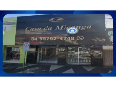 LOTE 026 - Imóvel Comercial - Quota parte do imóvel comercial situado na Avenida João Pessoa, nºs 197 e 203, esquina com Avenida João Pinheiro, Urbelândia/MG, com área total construída de 942,65 m². (PARCELAMENTO EM ATÉ 60 MESES)