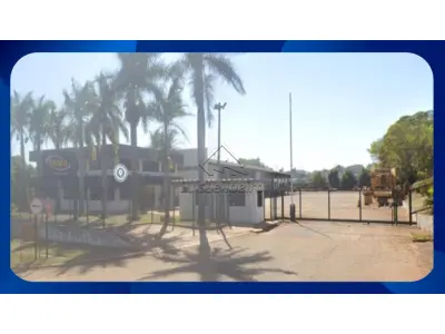 LOTE 100 - PRÉDIO COMERCIAL - Avenida Domingos Zanin, 344, Jardim Tamoio, Araraquara/SP, onde funciona a sede da empresa executada, Área de 10.740,74m² e Área Construída de 2.233,95m²