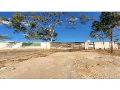 LOTE 013 - IMÓVEL INDUSTRIAL, COM ÁREA DE 9.756HA, LOCALIZADO NA FAZENDA MORRO DAS ARARAS, ITUAÇU/BA. COM VÁRIOS GALPÓES EDIFICADOS, E OUTRAS BENFEITORIAS