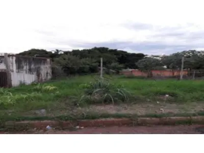 LOTE 046 - LOTE - Rua Artur Neiva, n. 73, Bairro da Queimadinha, medindo 17m de frente, 28,30m de frente a fundo, 30m pelo lado leste e 30m pelo lado oeste, no município de Feira de Santana/BA.
