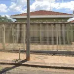 100% DE UM IMÓVEL RESIDENCIAL LOCALIZADO NA AV. CORONEL RAFAEL TOBIAS, 892, DESCALVADO/SP