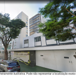 IMÓVEL SITUADO À RUA ARISIO LESSA, N° 20, CENTRO, CAMPOS DOS GOYTACAZES/RJ. MEDINDO 6,70M DE LARGURA POR 31,95M DE COMPRIMENTO DE AMBOS OS LADOS. NESSE IMÓVEL ENCONTRASSE INSTALADA A ESCOLA EXTERNATO JOÃO XXIII.