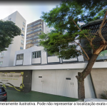 IMÓVEL SITUADO À RUA ARISIO LESSA, N° 20, CENTRO, CAMPOS DOS GOYTACAZES/RJ. MEDINDO 6,70M DE LARGURA POR 31,95M DE COMPRIMENTO DE AMBOS OS LADOS. NESSE IMÓVEL ENCONTRASSE INSTALADA A ESCOLA EXTERNATO JOÃO XXIII.