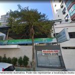 IMÓVEL SITUADO À RUA ARISIO LESSA, N° 20, CENTRO, CAMPOS DOS GOYTACAZES/RJ. MEDINDO 6,70M DE LARGURA POR 31,95M DE COMPRIMENTO DE AMBOS OS LADOS. NESSE IMÓVEL ENCONTRASSE INSTALADA A ESCOLA EXTERNATO JOÃO XXIII.