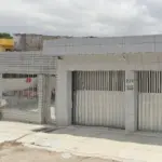 LOTE 0233 - Casa na Rua Alexandre de Almeida, nº 224, Ipsep, Recife/PE. Com área construída de 58,20m², edificada sobre o lote 23 da Quadra E-XIX, medindo 7,00m de frente e fundos, por 21,00m de ambos os lados.