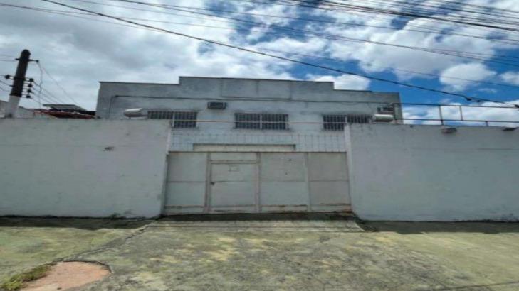 Imagem do imóvel Galpão - Galpão Com Dois Pavimentos, Medindo 9,80m De Frente E De Fundos E 38,50m De Extensão Do Lado Direito E Esquerdo, Localizado Na Rua Macambira, Nº 34, Bento Ribeiro, Rio De Janeiro/rj.